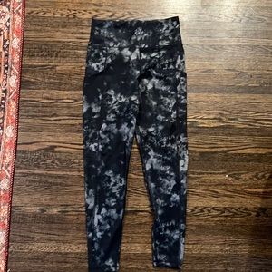 Side pocket tie dye leggings